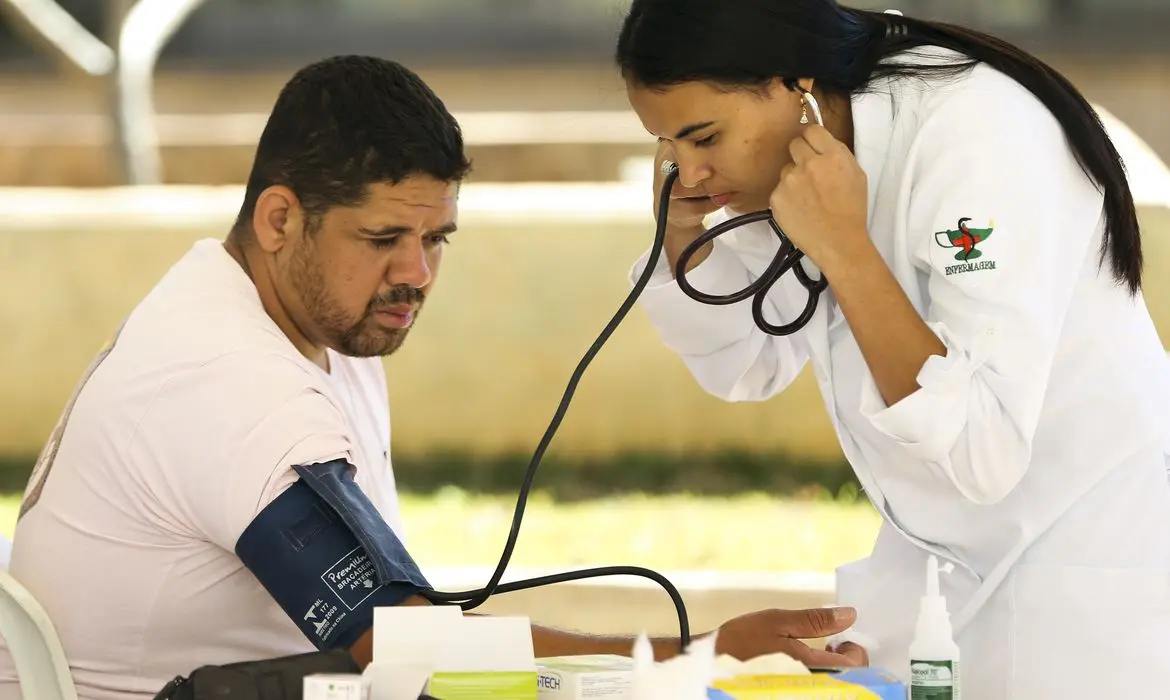 Instituída em 2009, a Política Nacional de Atenção Integral à Saúde do Homem (PNAISH) tem como objetivo promover a melhoria das condições de saúde da população masculina brasileira. Imagem: divulgação (EBC)